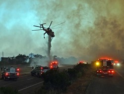 ΗΠΑ: Πύρινη λαίλαπα για έκτη μέρα στη Σάντα Μπάρμπαρα (Εικόνες)